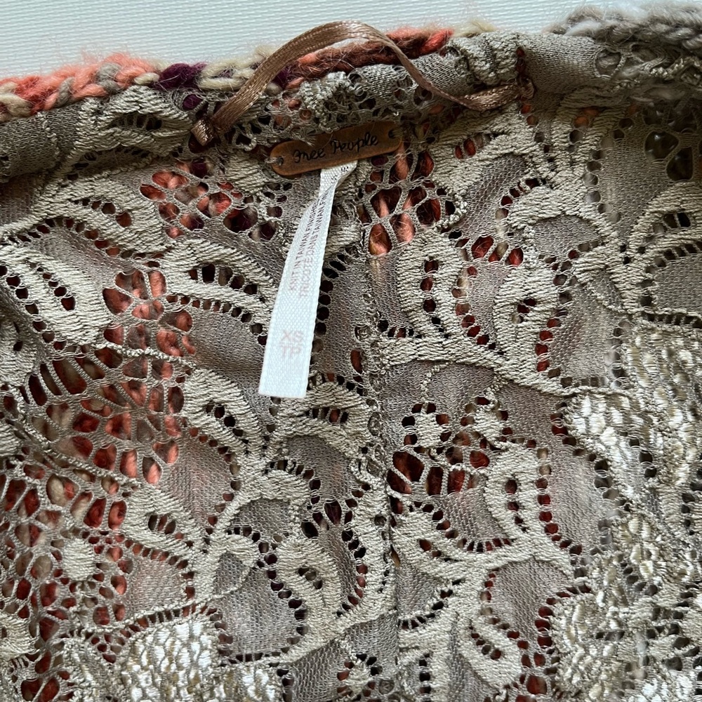 Women's Multicolor Patterned Sweater - Picture 5 of 8